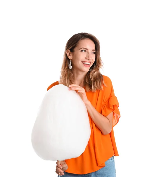 Mujer joven feliz con algodón de azúcar sobre fondo blanco — Foto de Stock