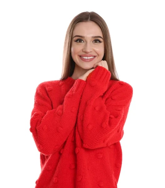 Krásná mladá žena v červeném svetru na bílém pozadí. Zimní sezóna — Stock fotografie