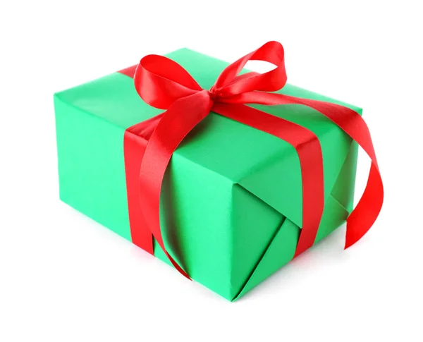 De doos van de gift van Kerstmis versierd met lint Bow op witte achtergrond — Stockfoto