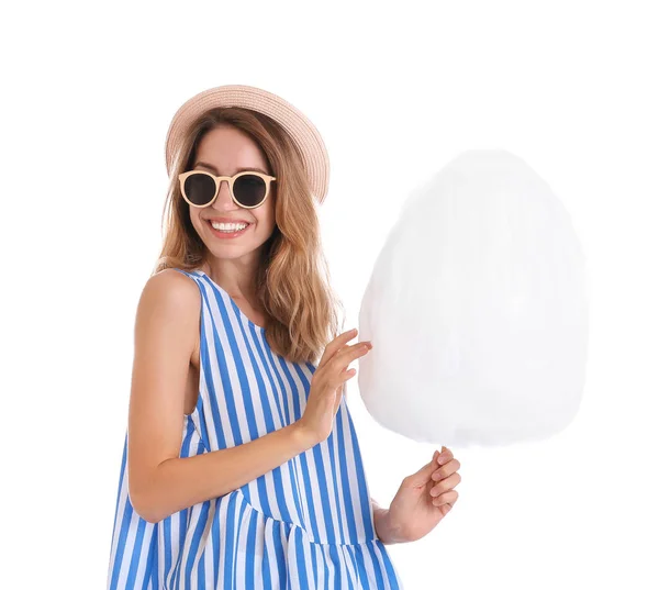 白い背景に綿菓子を持つ幸せな若い女性 — ストック写真