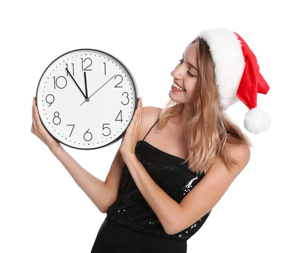Jovem feliz em Santa chapéu segurando relógio no fundo branco. Celebração de Natal — Fotografia de Stock