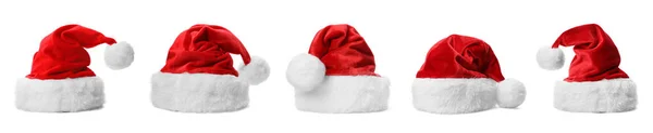 Набор красных шляп Санта-Клауса на белом фоне. Баннерный дизайн — стоковое фото