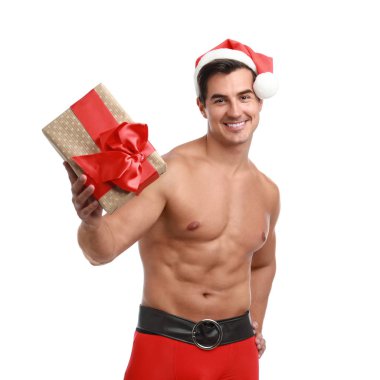 Beyaz arka plan üzerinde hediye ile seksi gömleksiz Noel Baba