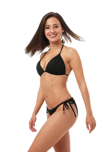 Mooie sexy vrouw met slank lichaam in stijlvolle zwarte bikini op witte achtergrond — Stockfoto