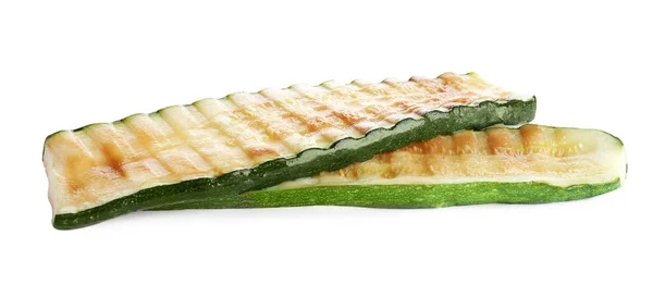 Heerlijke stukken gegrilde courgette op witte achtergrond — Stockfoto