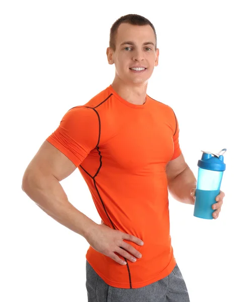 Athletischer junger Mann mit Proteinshake auf weißem Hintergrund — Stockfoto