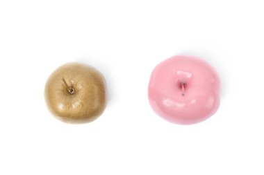 Parlak şık altın ve pembe elma beyaz arka plan, üst görünümü