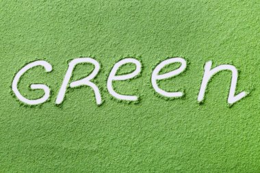 Kelime Yeşil buğday çim tozu, üst görünümü üzerine yazılmış