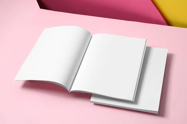 Κενές σελίδες βιβλίου στο φόντο χρώματος. Σχέδιο για το σχεδιασμό — Φωτογραφία Αρχείου
