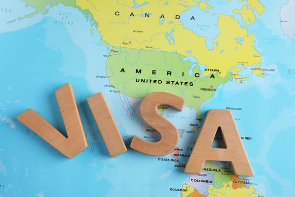 Word Visa made of wooden letters near USA on world map, top view — Stock Photo, Image