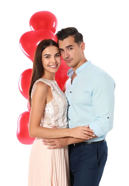 Hermosa pareja con globos en forma de corazón sobre fondo blanco —  Fotos de Stock