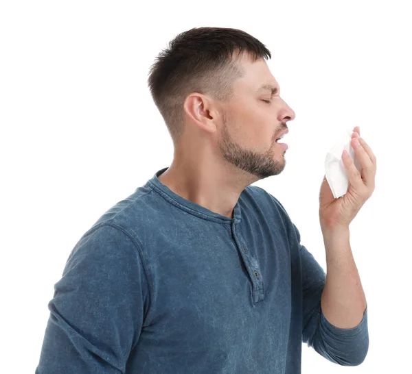 Homem que sofre de alergia em fundo branco — Fotografia de Stock