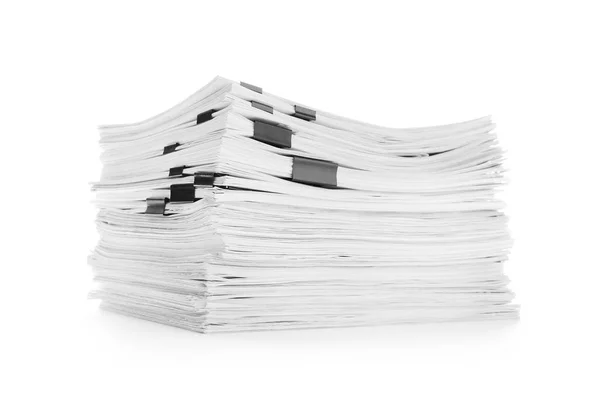 Στοίβα εγγράφων με μαύρα κλιπ σε λευκό φόντο — Φωτογραφία Αρχείου