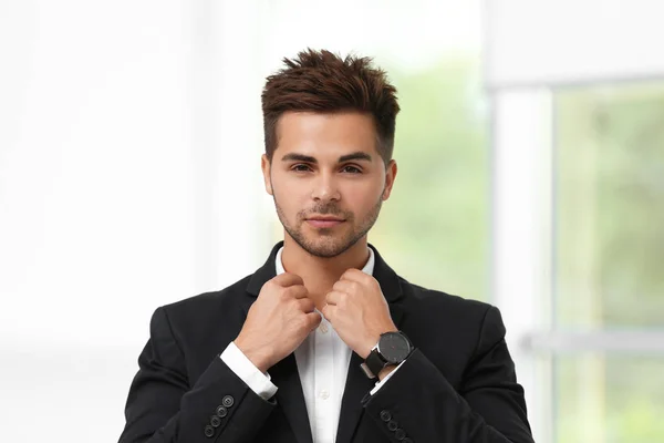 Portrait of handsome young man in elegant suit indoors — Stock Photo, Image