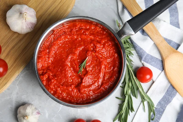 Flat lay composition with delicious tomato sauce on marble table — Stock Photo, Image