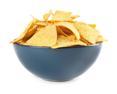 Beyaz arka plan üzerinde lezzetli Meksika nachos cips ile Mavi kase