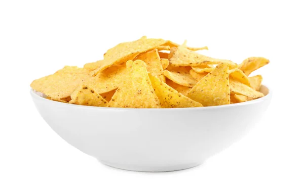 Miska s chutnými mexickými nachos čipy na bílém pozadí — Stock fotografie