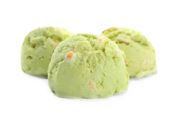 Copas de delicioso helado de pistacho sobre fondo blanco — Foto de Stock