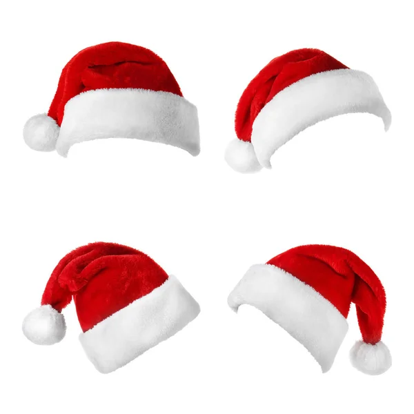 Ensemble de chapeaux rouges du Père Noël sur fond blanc — Photo