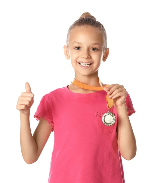 Fille heureuse avec médaille d'or sur fond blanc — Photo