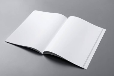 Gri arka planda boş kitap sayfaları. Tasarım için mockup