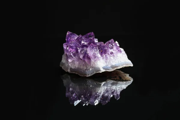 Beautiful purple amethyst gemstone on black background — Stock Photo, Image