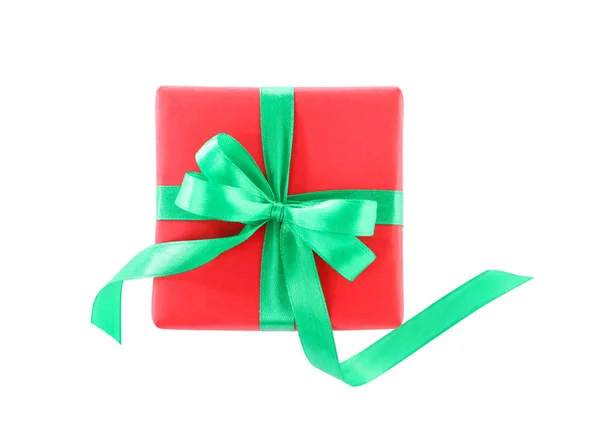 De doos van de gift van Kerstmis versierd met lint Bow op witte achtergrond, bovenaanzicht — Stockfoto