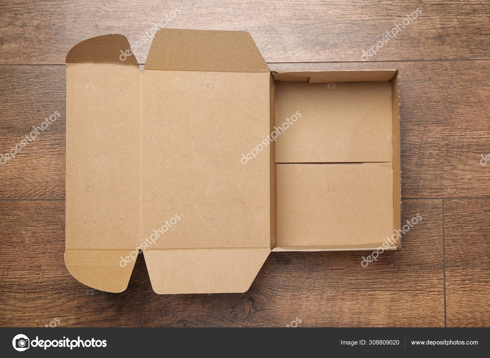 Boîte ouverte en carton sur fond bois, vue de dessus — Photo de stock par  ©NewAfrica - 308809020, image size:1600x1167