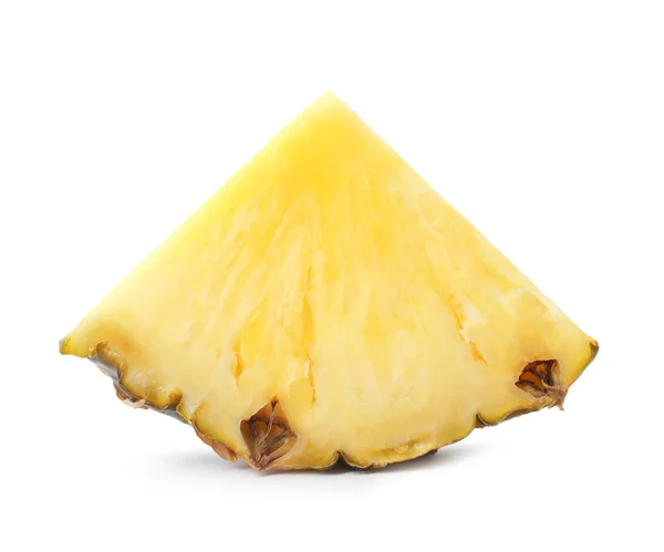 Кусок вкусного сочного ананаса на белом фоне — стоковое фото