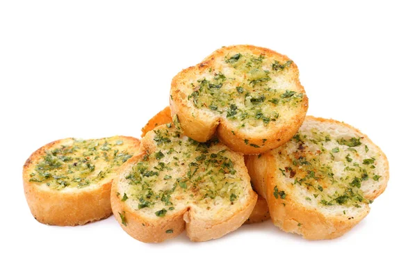 Fette di pane tostato con aglio, formaggio ed erbe su sfondo bianco — Foto Stock