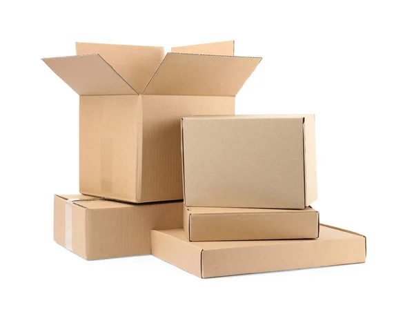 Montón de cajas de cartón sobre fondo blanco —  Fotos de Stock