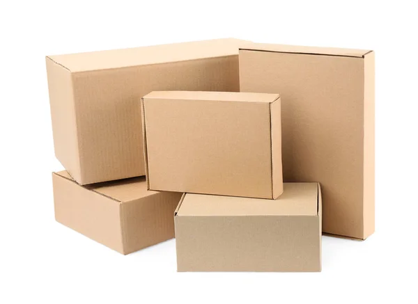Mucchio di scatole di cartone su sfondo bianco — Foto Stock