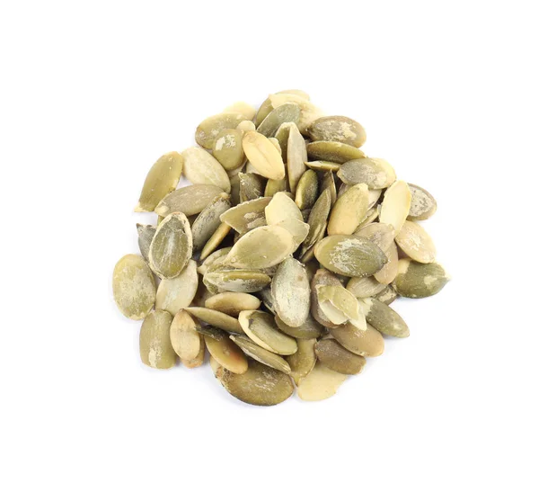 Pilha de sementes de abóbora cruas no fundo branco, vista superior — Fotografia de Stock