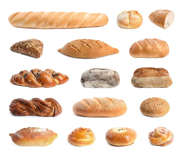 Set con diferentes panes frescos y pasteles sobre fondo blanco — Foto de Stock