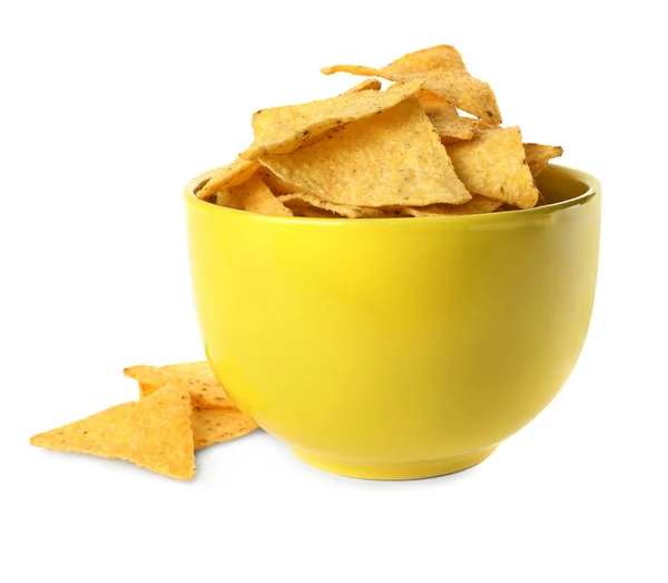 Bol jaune avec de savoureuses chips de nachos mexicaines sur fond blanc — Photo