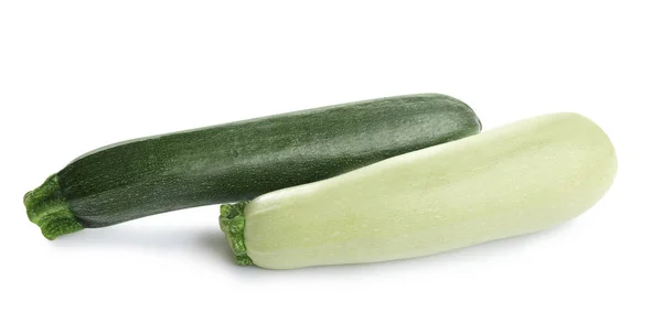 Courgettes vertes mûres fraîches isolées sur blanc — Photo