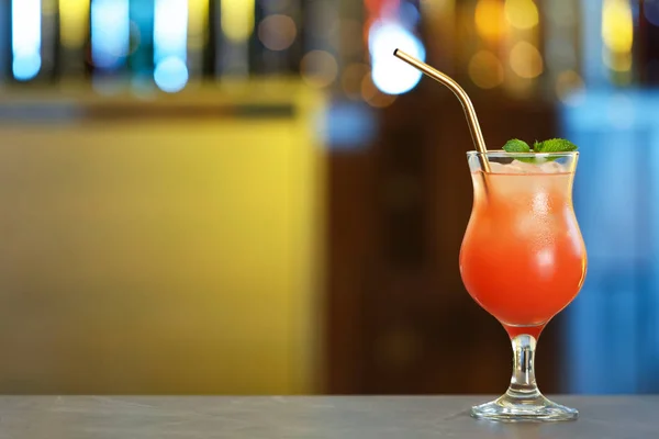 Fresh alcoholic cocktail with mint on bar counter, space for text — Stock Fotó