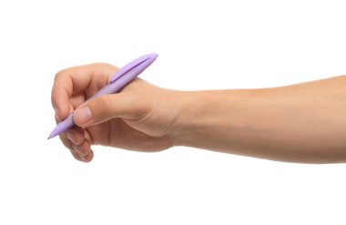 Beyaz arka planda kalem tutan genç adam, yakın çekim