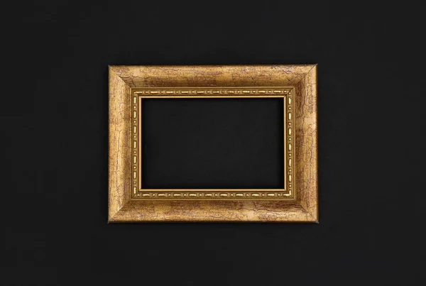 Marco pintado en oro sobre fondo negro, vista superior con espacio para texto — Foto de Stock