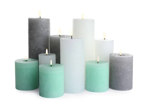 Conjunto de velas de cores diferentes no fundo branco — Fotografia de Stock
