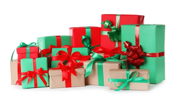 Διαφορετικά κουτιά δώρων Χριστουγέννων σε λευκό φόντο — Φωτογραφία Αρχείου