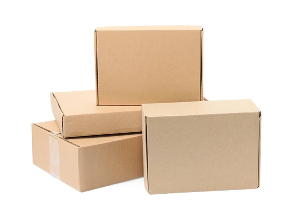 Mucchio di scatole di cartone su sfondo bianco — Foto Stock