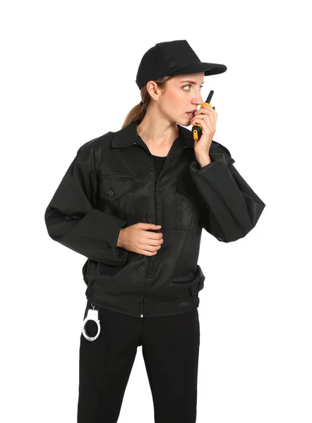 Protector de seguridad femenino en uniforme usando transmisor de radio portátil sobre fondo blanco — Foto de Stock