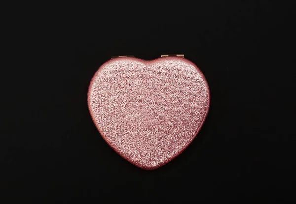 Heart shaped gold pocket mirror on black background, top view — Stock Photo, Image