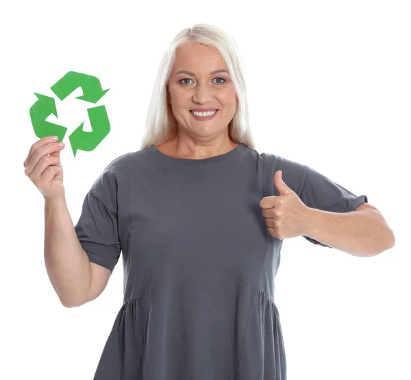 Mujer con símbolo de reciclaje sobre fondo blanco — Foto de Stock