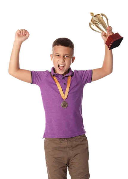 Gelukkige jongen met gouden winnende beker en medaille op witte achtergrond — Stockfoto