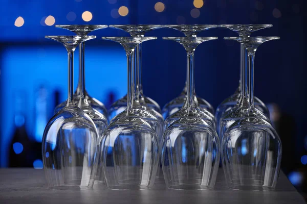 Empty clean glasses on counter in bar — Stock Photo, Image