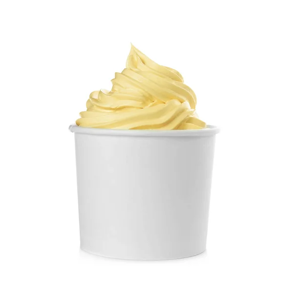 Copo com iogurte congelado saboroso no fundo branco — Fotografia de Stock