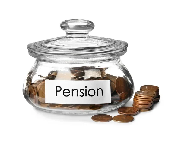 Glasburk med etikett pension och mynt på vit bakgrund — Stockfoto