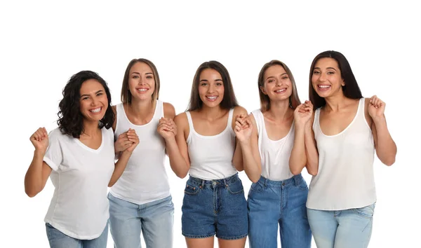 Счастливые женщины держатся за руки на белом фоне. Концепция власти девочек — стоковое фото
